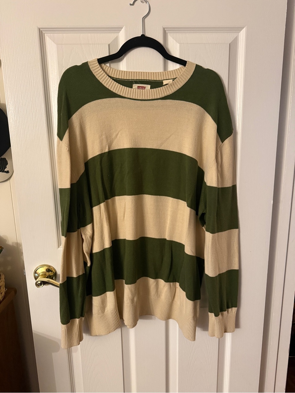 Barely worn Levi’s crewneck sweater